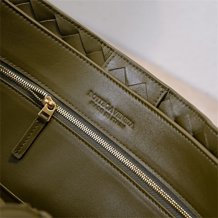 BV Large Andiamo Top handle bag Suede Olive