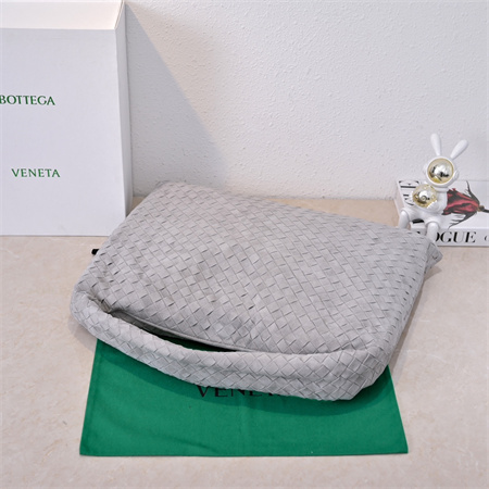 BV Large Hop Shoulder Bag In Suede Grey