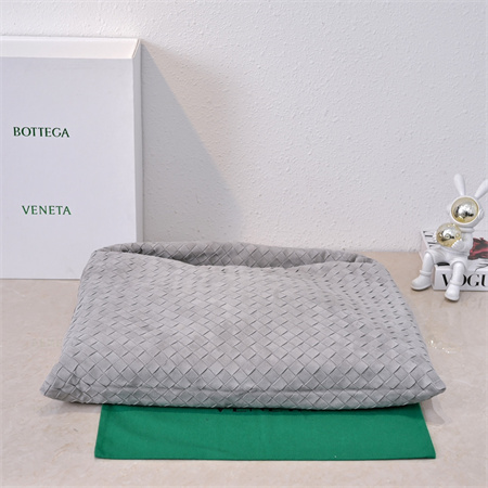 BV Large Hop Shoulder Bag In Suede Grey