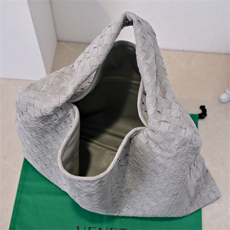 BV Large Hop Shoulder Bag In Suede Grey