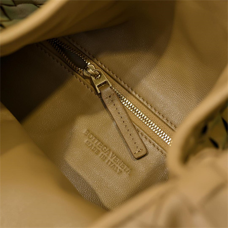 BV Hop Shoulder Bag In Calfskin Brown