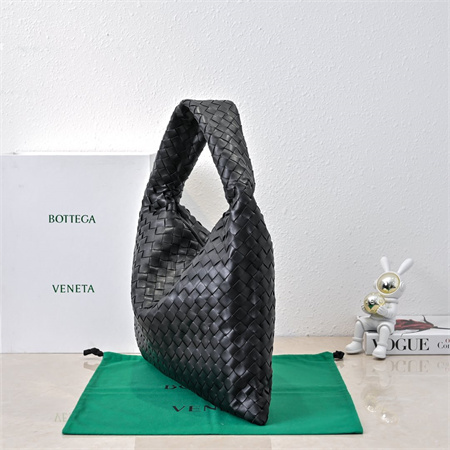 BV Hop Shoulder Bag In Calfskin Black