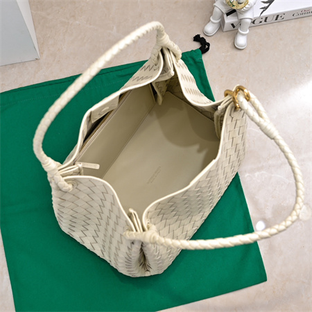 BV Large Parachute Shoulder Bag In Lambskin Sault