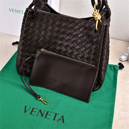 BV Large Parachute Shoulder Bag In Lambskin Fondant