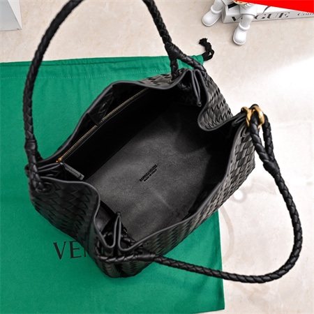 BV Large Parachute Shoulder Bag In Lambskin Black