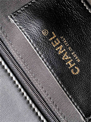 Cha.nel Small Flap Bag Lambskin & Gold-Tone Metal Black AS5174