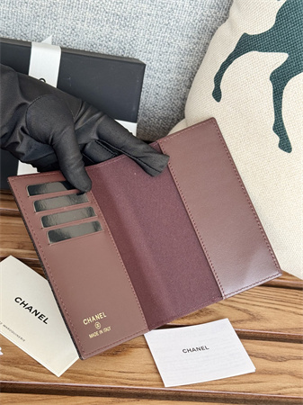 Chanel Passport Holder In Grained Calfskin Gold Tone Metal Black A80385