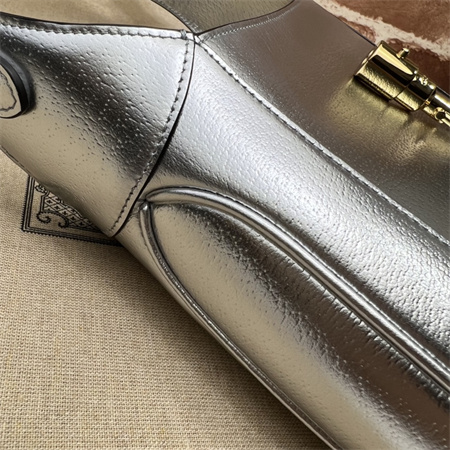 Gu.cci Jackie 1961 Small Shoulder Bag Silver Grained Leather 636709