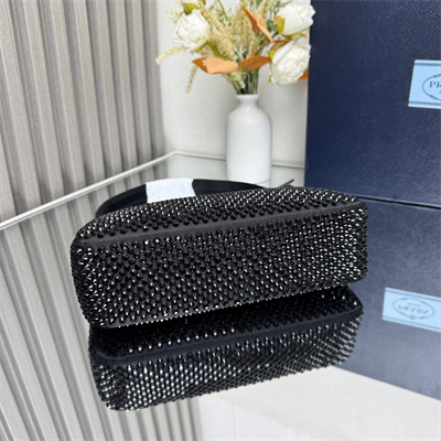 Prada  Re-Edition 2000 mini-bag With Diamond All Black 1NE515