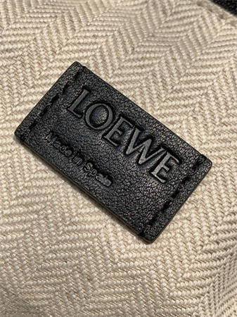 Loewe Puzzle Bag In Classic Calfskin