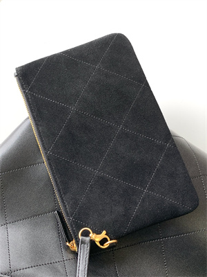 Chanel Large Hobo Bag Lambskin Gold Tone Metal Black AS5425