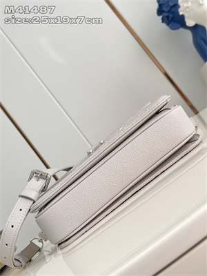 L.V Pochette Métis Monogram Empreinte Brume M13481