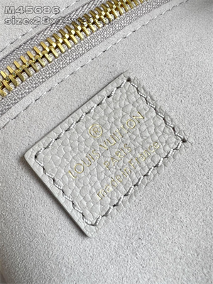 L.V Neverful MM Monogram Empreinte Brume M13758