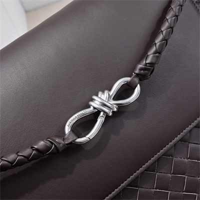 BV Medium Andiamo Messenger Bag In Calfskin Fondant