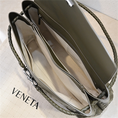 BV Large Andiamo Messenger Bag In Calfskin Mustard