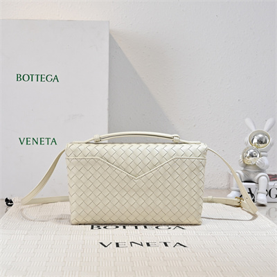 BV Knot Lock Bag In Lambskin Sea Salt