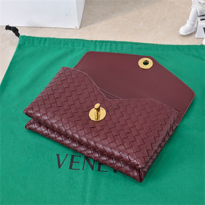 BV Knot Lock Bag In Lambskin Barolo