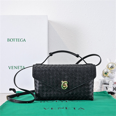 BV Knot Lock Bag In Lambskin Black