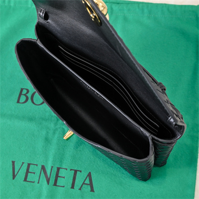 BV Knot Lock Bag In Lambskin Black