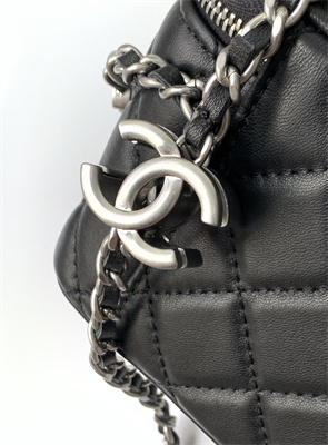 Chanel Vanity Case Lambskin & Silver-Tone Metal Black AP3940