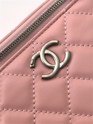 Chanel Vanity Case Lambskin & Silver-Tone Metal Pink AP3940