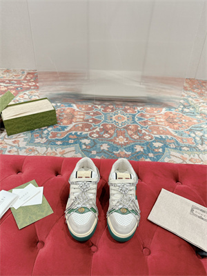 Gucci Sneakers Women 39012