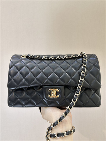 Chanel Medium Classic Flap Bag Lambskin Gold Tone Metal Black 01112 TOP