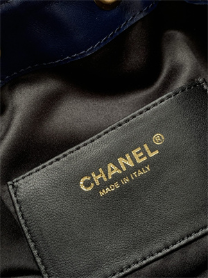 Chanel 25 Small Handbag Tweed Gold Tone Metal Navy AS5293