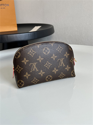 L.V Cosmetic Pouch MM Monogram Canvas M47515